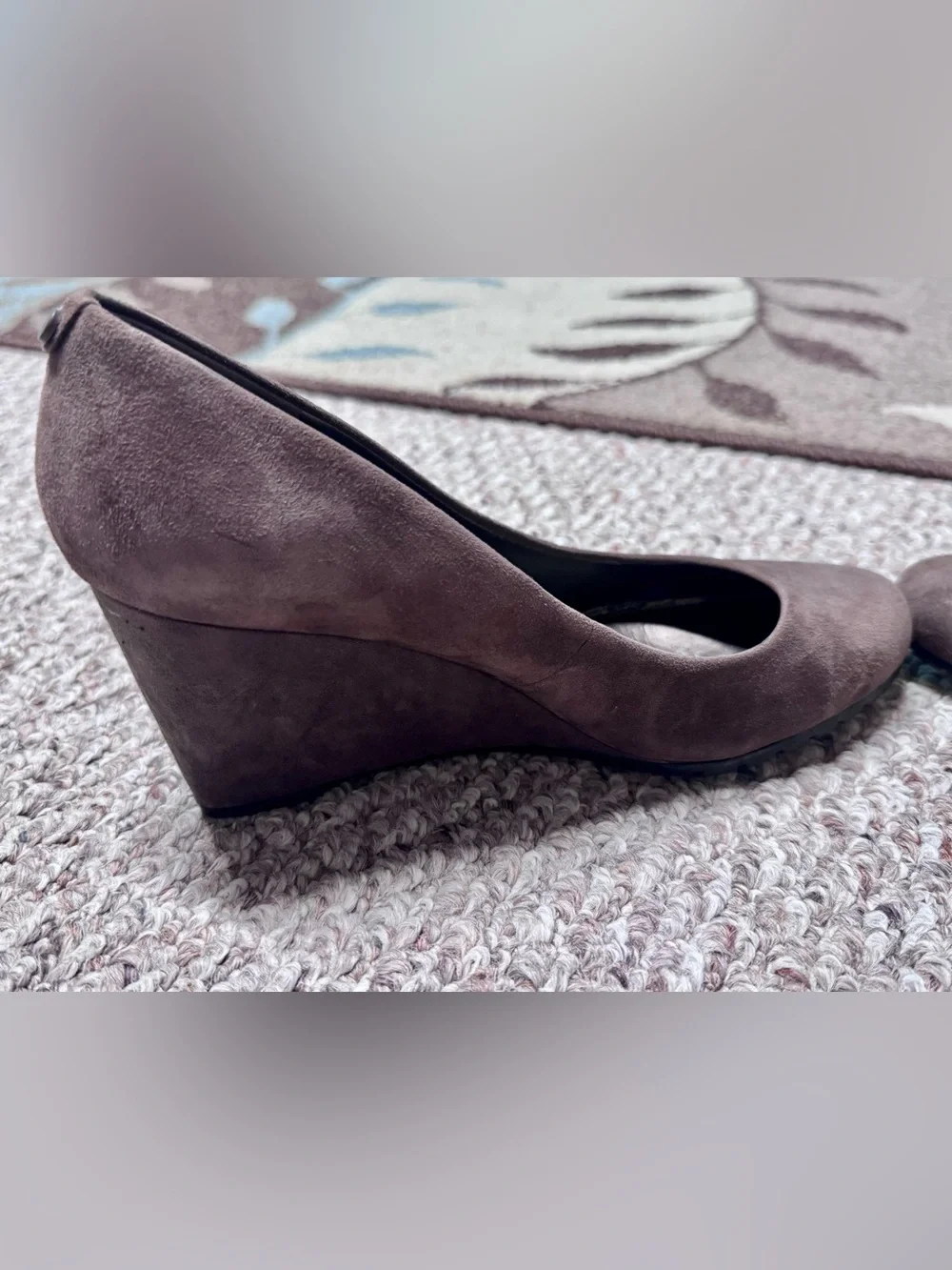 Easy Spirit Taupe Suede Round-Toe Wedge Heels – Women’s Size 10